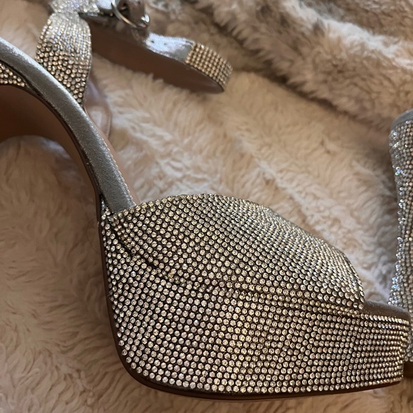 Steve Madden Lightness Rhinestone Platform Heels size 9 NEW - Picture 10 of 10
